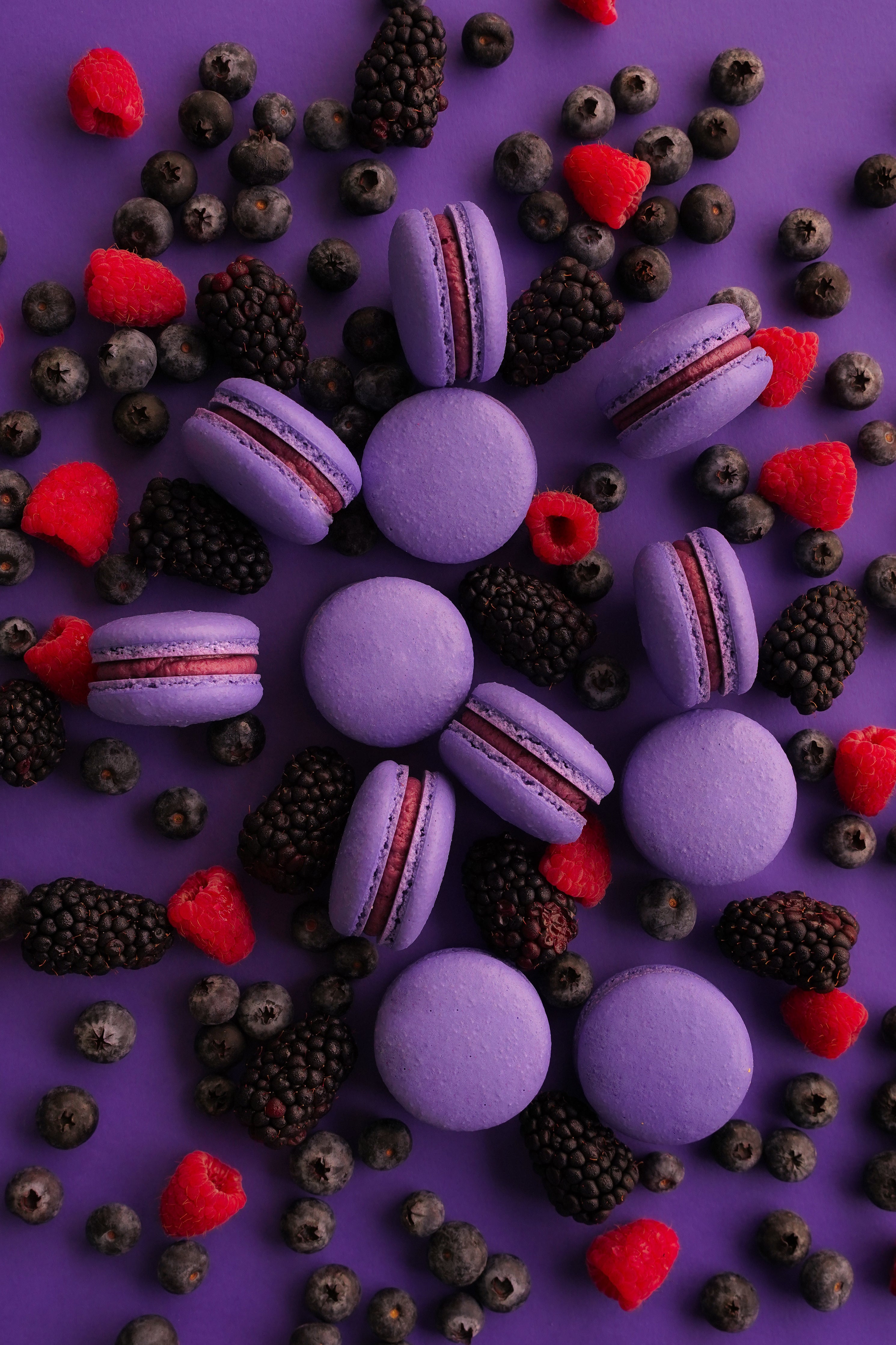 macaron with berry filling