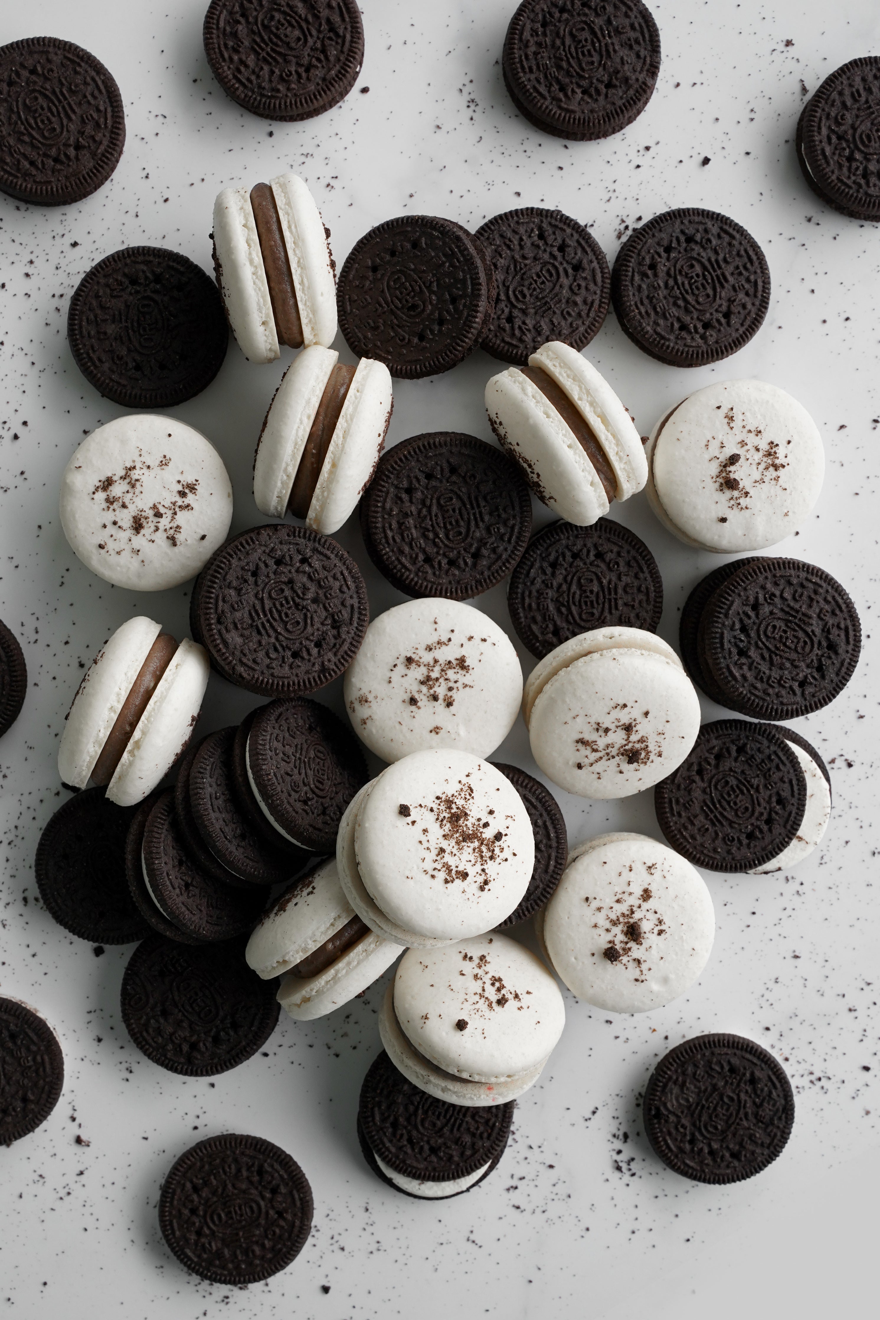 macaron with cookies cream filling